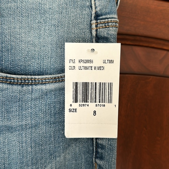 Kut from the Kloth Ana High Rise Fab Ab Flare Ultimate Wash - Picture 4 of 6